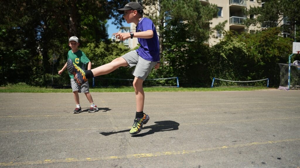 Jeux dans la cour de récréation