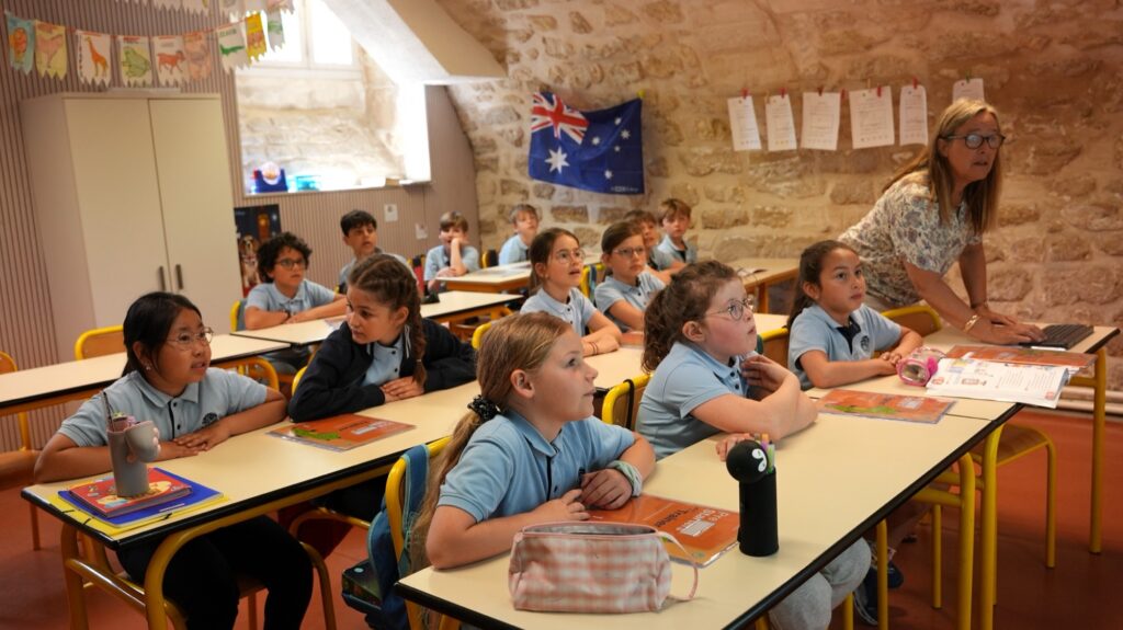 Primary pupils reading